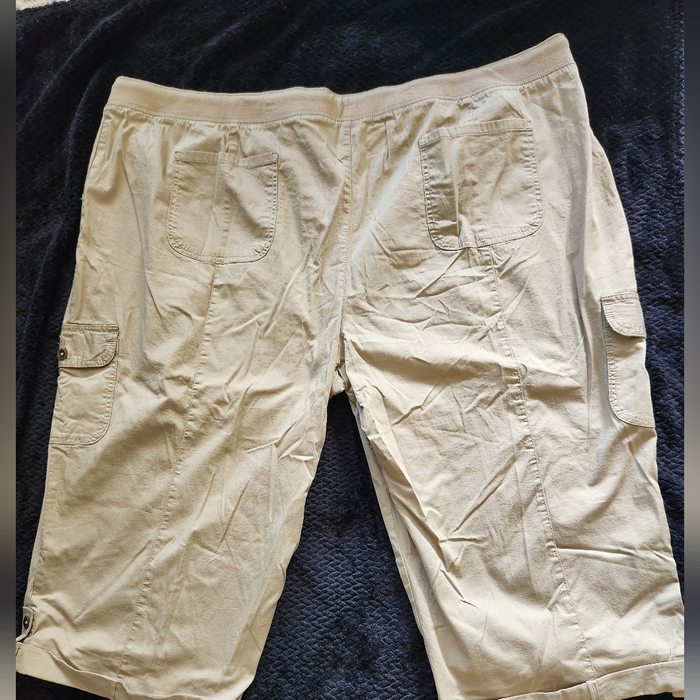 NEW Terra & Sky Khaki Cargo Capris Size 5X - Picture 2 of 5